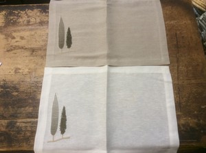 Place mat With cypress embroidery 