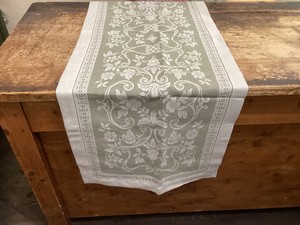 TABLE RUNNER MELANIA